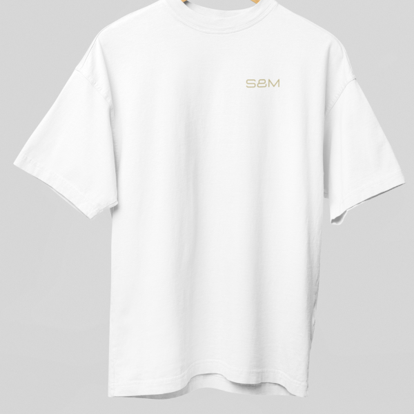 Camiseta Blanca Oversized Logo Dorado