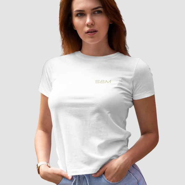 Camiseta Blanca Close Fit Logo Dorado