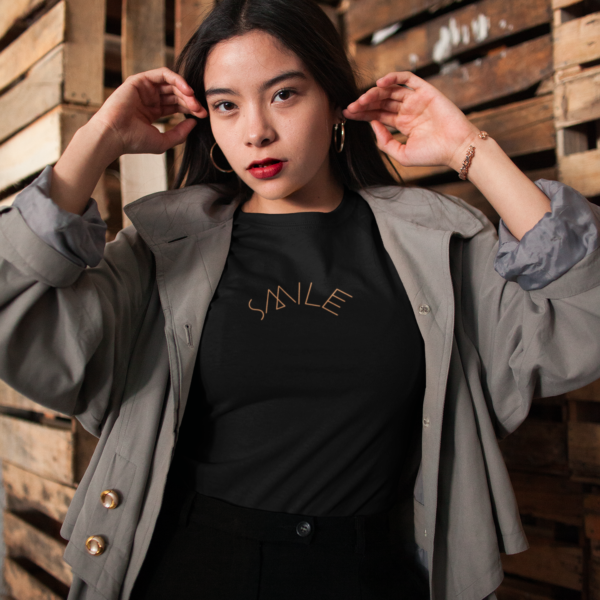Camiseta Negra Smile Mujer